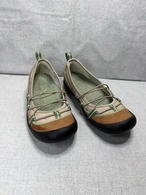 Clarks Privo Casual Olive & Tan Women’s Slip-On Ballet Flats W5